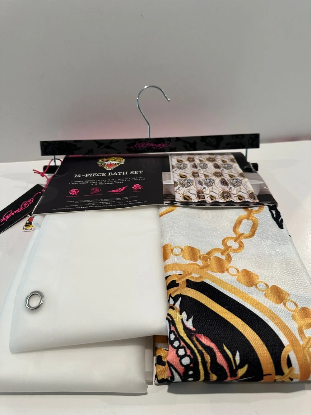 NWT Ed Hardy Tiger (14) Piece Shower Curtain Set with Fabric/Plastic.